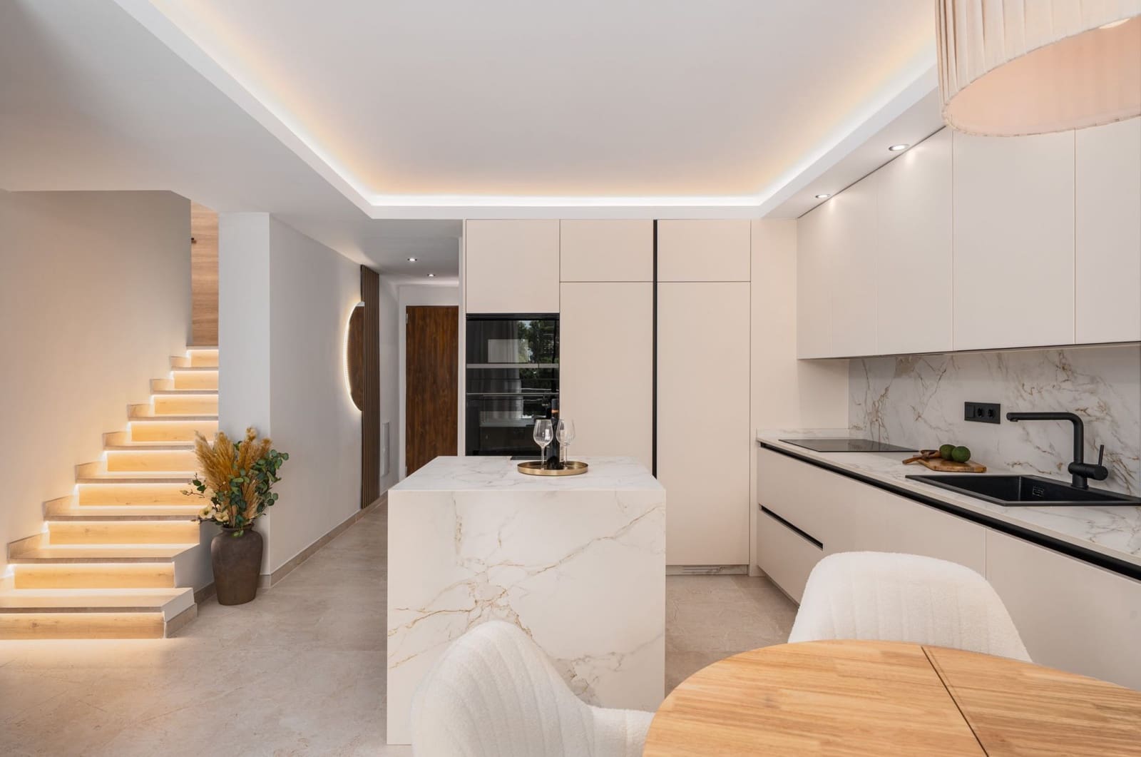 3 sypialnia Apartament na sprzedaż w Nueva Andalucia z basenem - 950 000 € (Ref: 9644700)