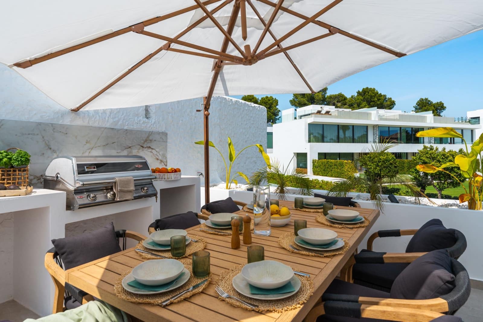 3 sypialnia Apartament na sprzedaż w Nueva Andalucia z basenem - 950 000 € (Ref: 9644700)