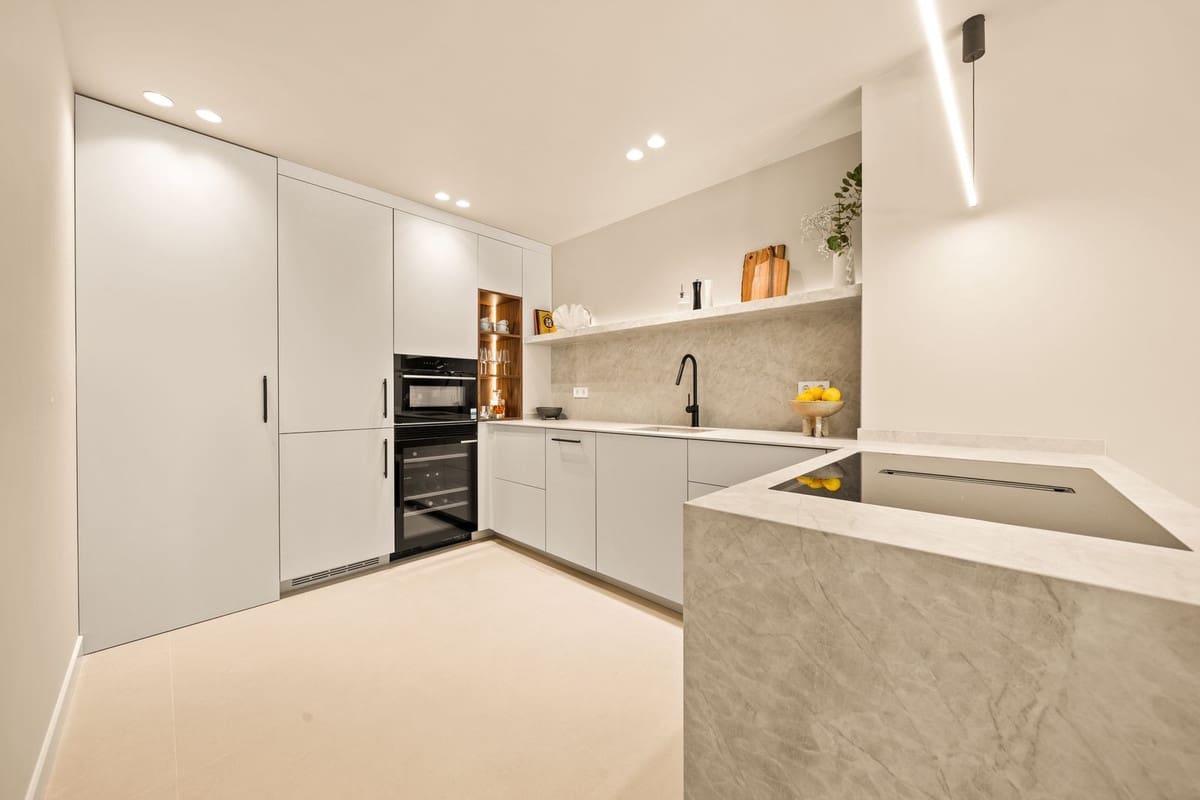 3 bedroom Apartment for sale in La Quinta with pool - € 849,000 (Ref: 9648019)