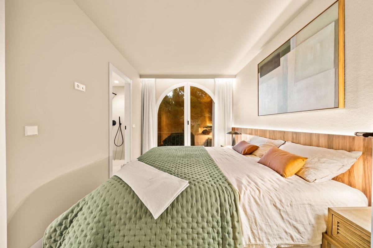 3 bedroom Apartment for sale in La Quinta with pool - € 849,000 (Ref: 9648019)