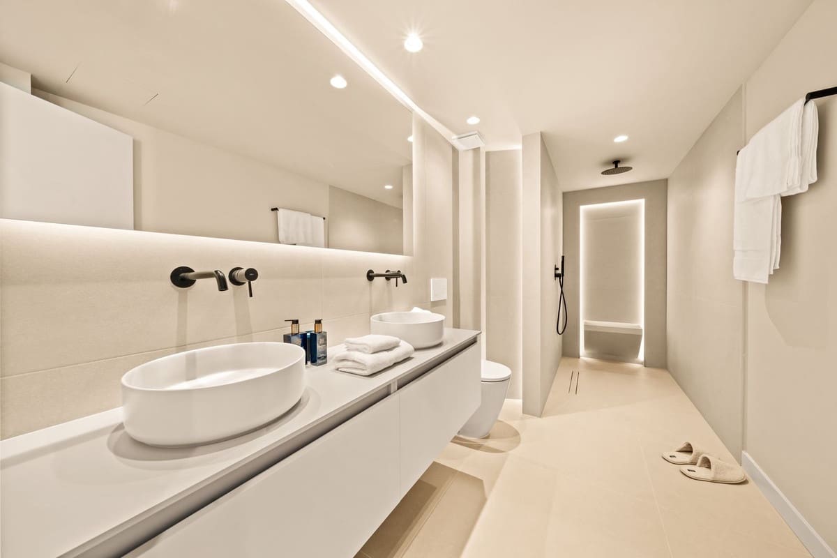 3 bedroom Apartment for sale in La Quinta with pool - € 849,000 (Ref: 9648019)