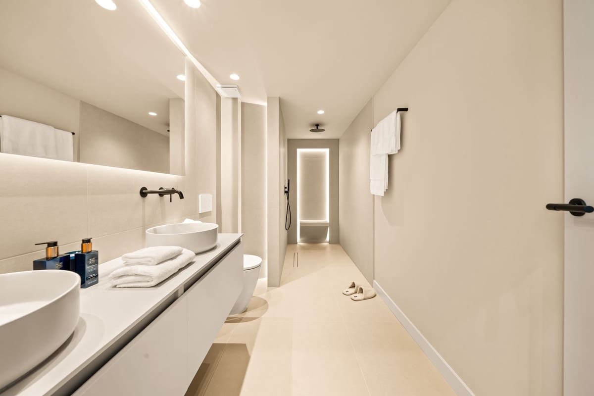 3 bedroom Apartment for sale in La Quinta with pool - € 849,000 (Ref: 9648019)