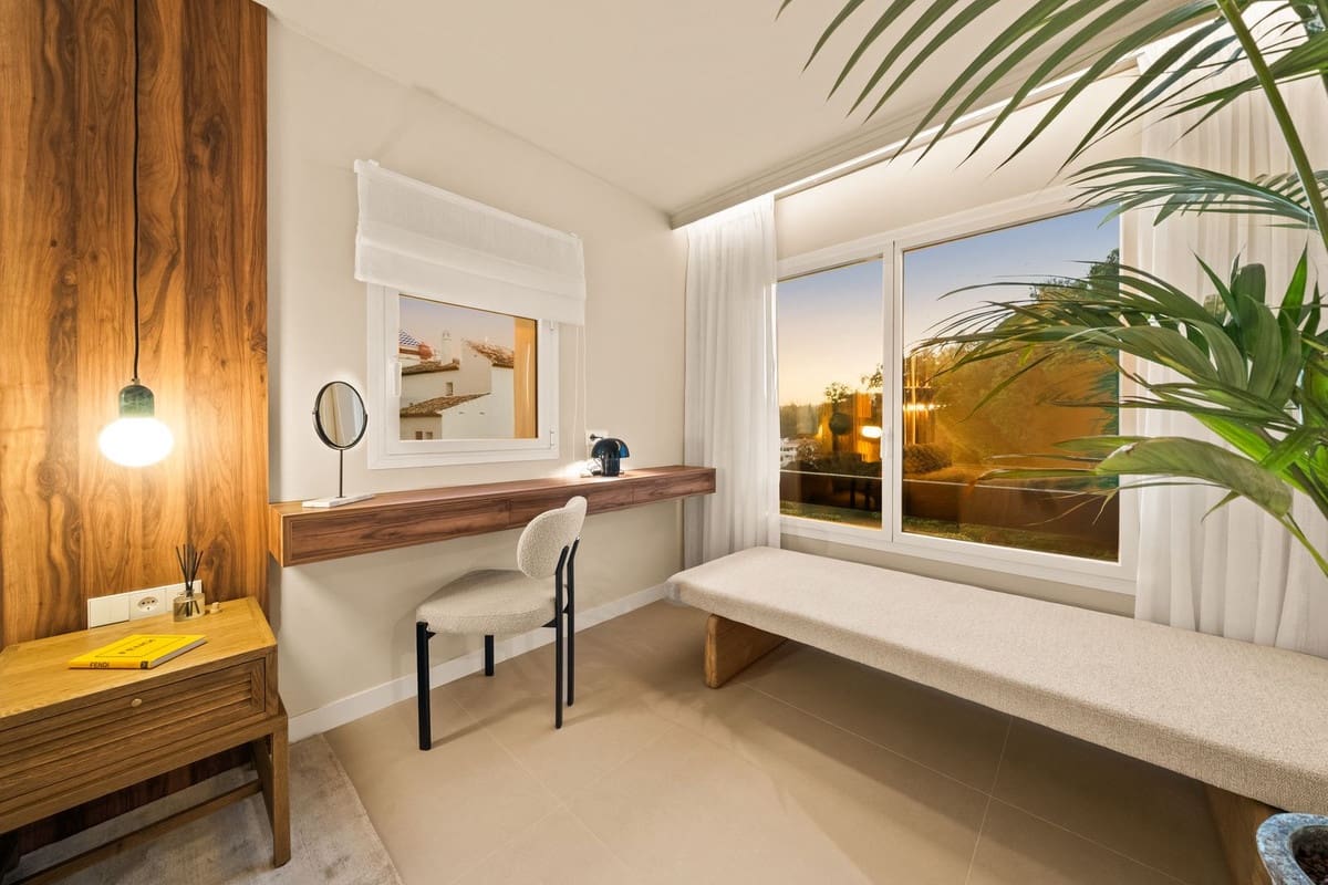 3 bedroom Apartment for sale in La Quinta with pool - € 849,000 (Ref: 9648019)