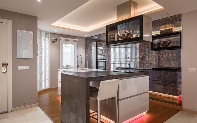 2 soveværelse Lejlighed til salg i Golden Mile, Marbella med swimmingpool - € 795.000 (Ref: 9648020)