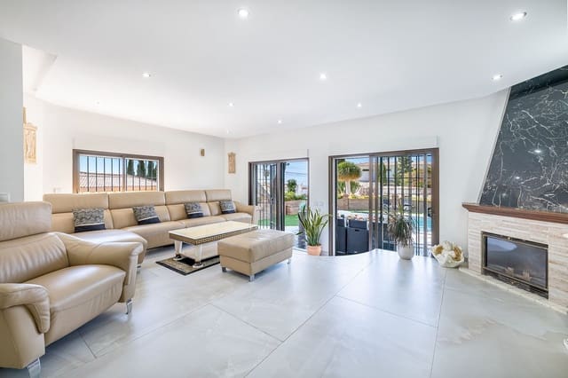 4 makuuhuone Huvila myytävänä paikassa Montealto - Monterrey, Benalmádena mukana uima-altaan 
autotalli - 1 190 000 € (Ref: 9648023)