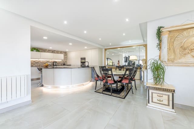 4 makuuhuone Huvila myytävänä paikassa Montealto - Monterrey, Benalmádena mukana uima-altaan 
autotalli - 1 190 000 € (Ref: 9648023)