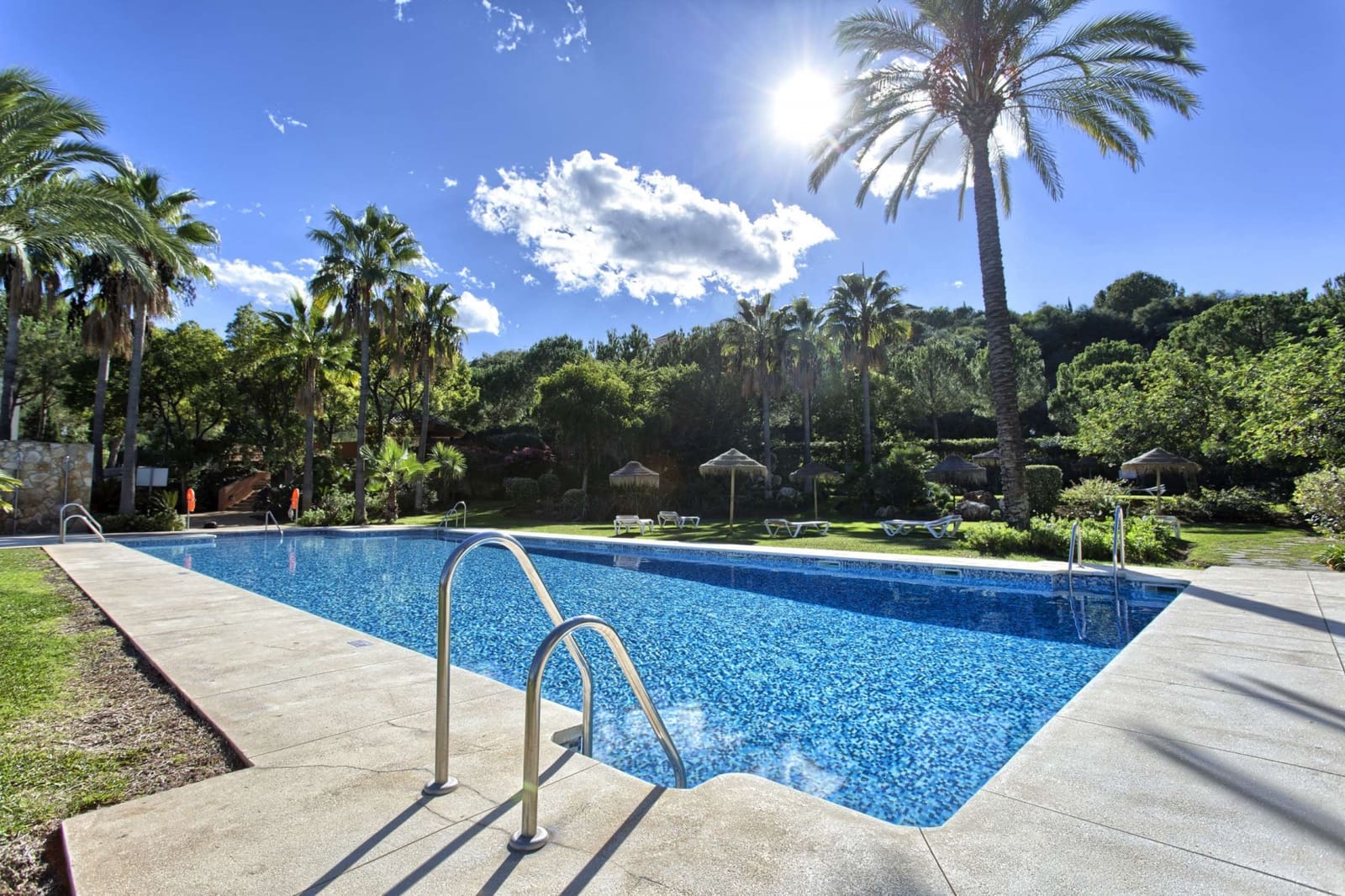 3 Zimmer Apartment zu verkaufen in Benahavis mit Pool - 890.000 € (Ref: 9661980)