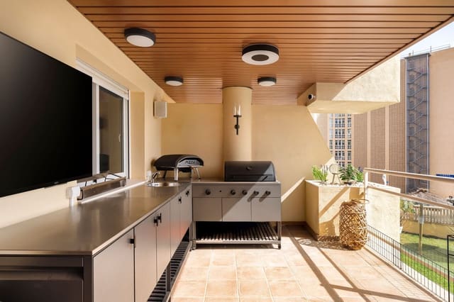 3 Zimmer Apartment zu verkaufen in Centro ciudad, Fuengirola mit Pool - 499.000 € (Ref: 9663895)