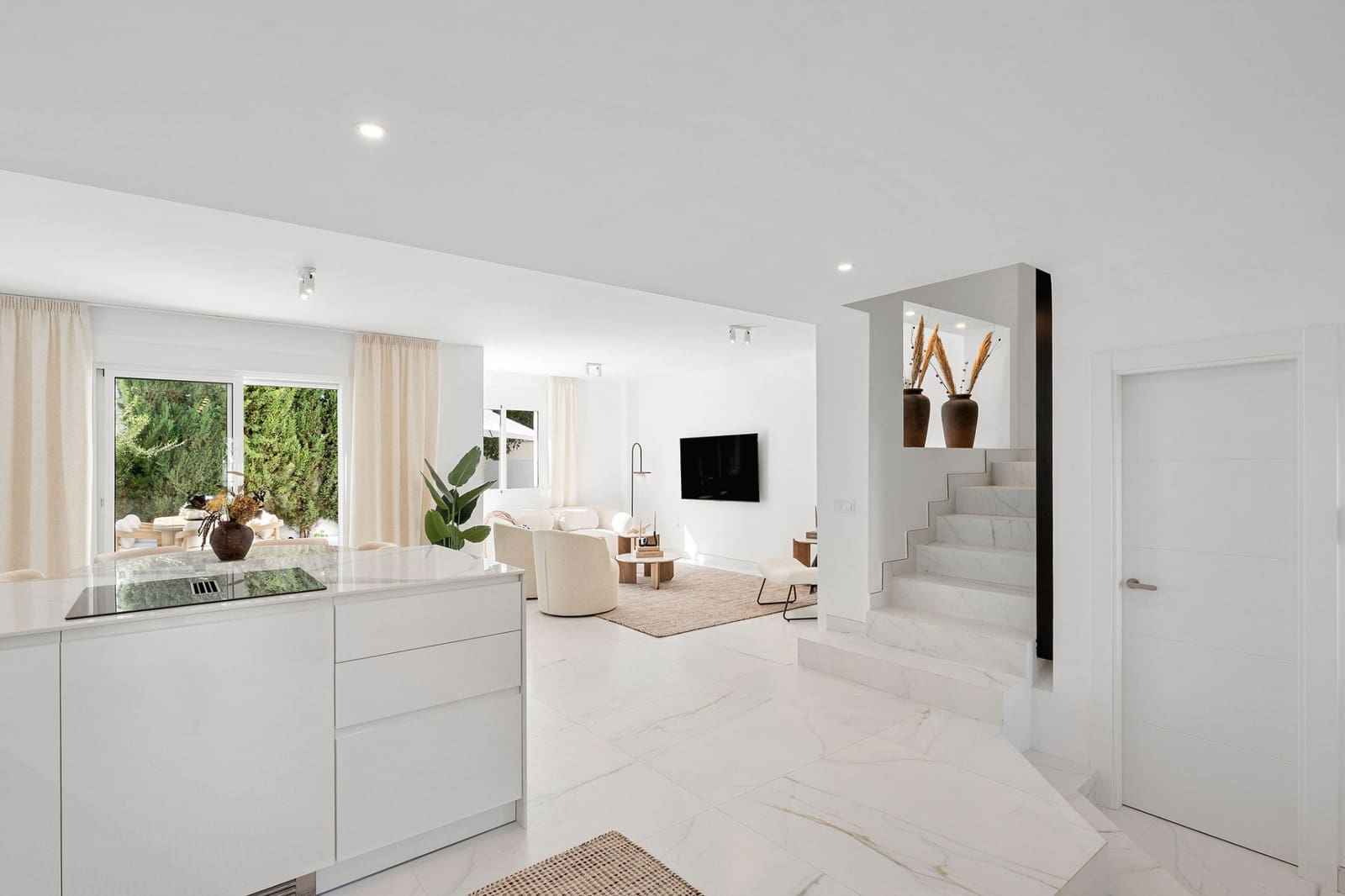 3 soverom Hus til salgs i Nueva Andalucia med svømmebasseng - € 939 000 (Ref: 9663897)