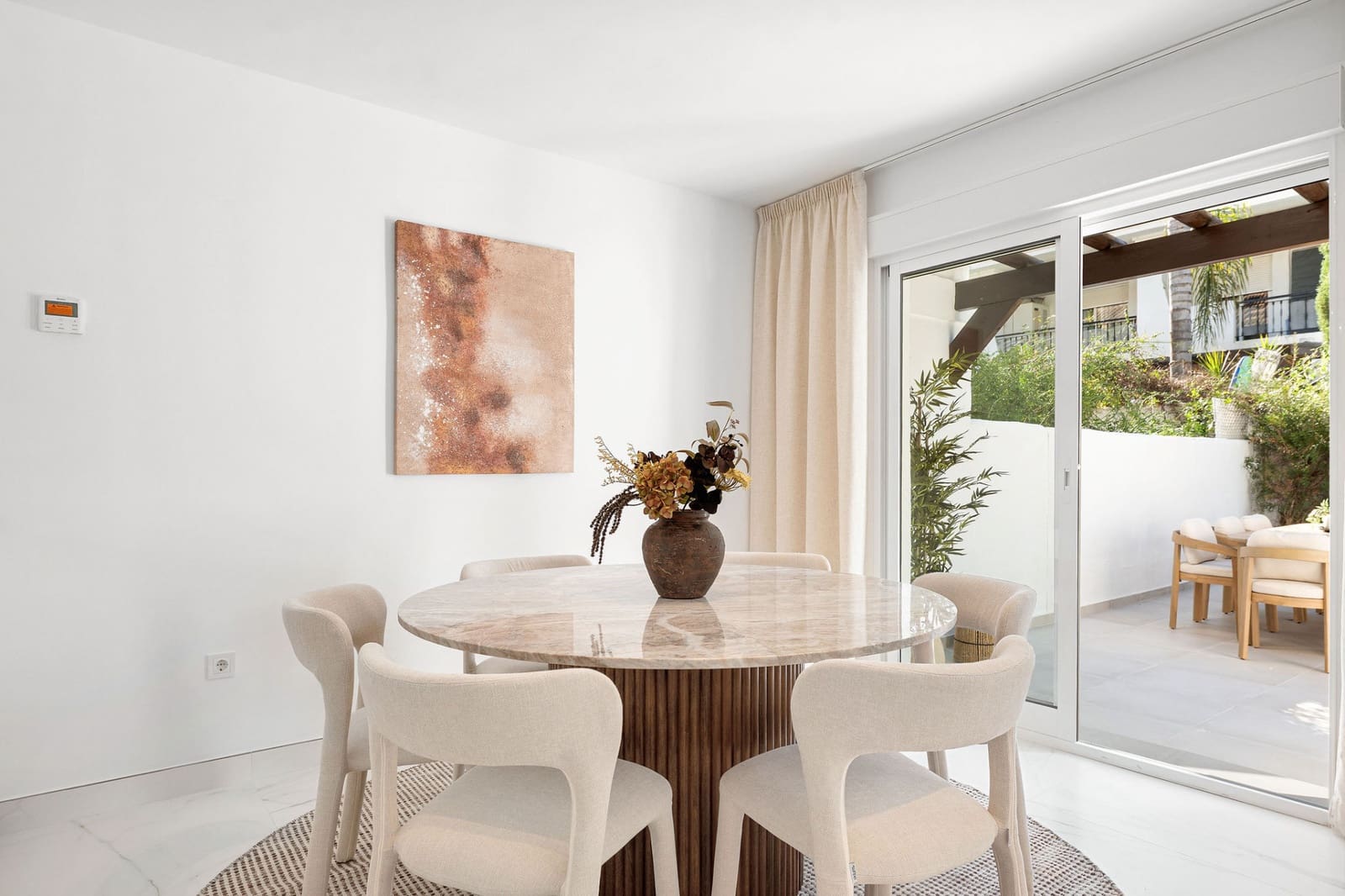 3 soverom Hus til salgs i Nueva Andalucia med svømmebasseng - € 939 000 (Ref: 9663897)