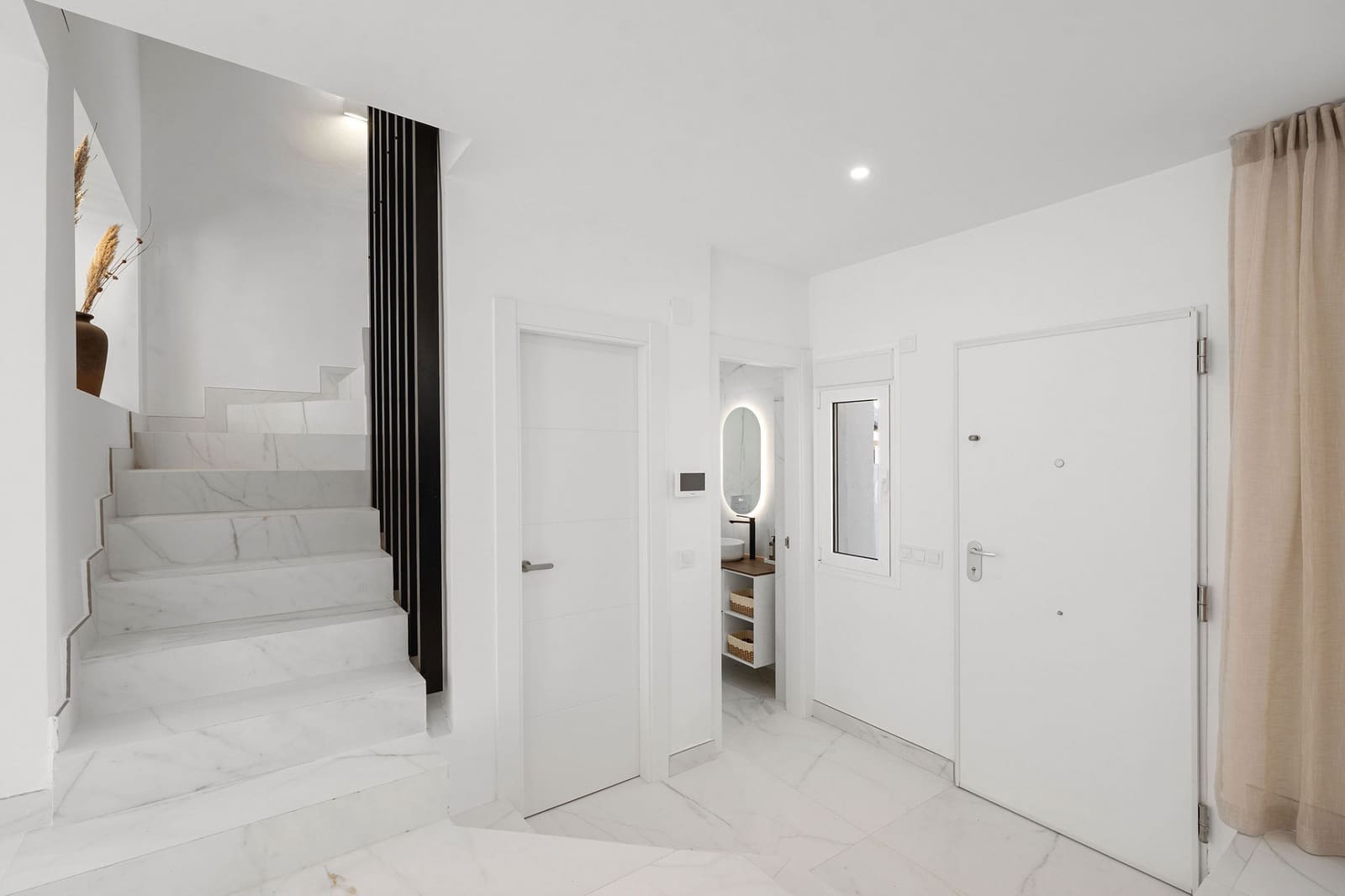 3 soverom Hus til salgs i Nueva Andalucia med svømmebasseng - € 939 000 (Ref: 9663897)