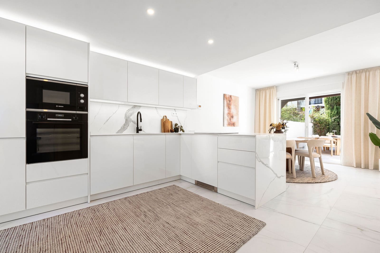 3 soverom Hus til salgs i Nueva Andalucia med svømmebasseng - € 939 000 (Ref: 9663897)