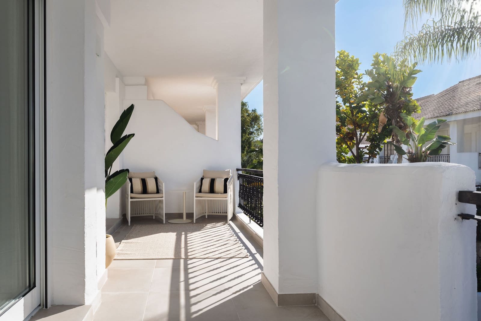 3 soverom Hus til salgs i Nueva Andalucia med svømmebasseng - € 939 000 (Ref: 9663897)
