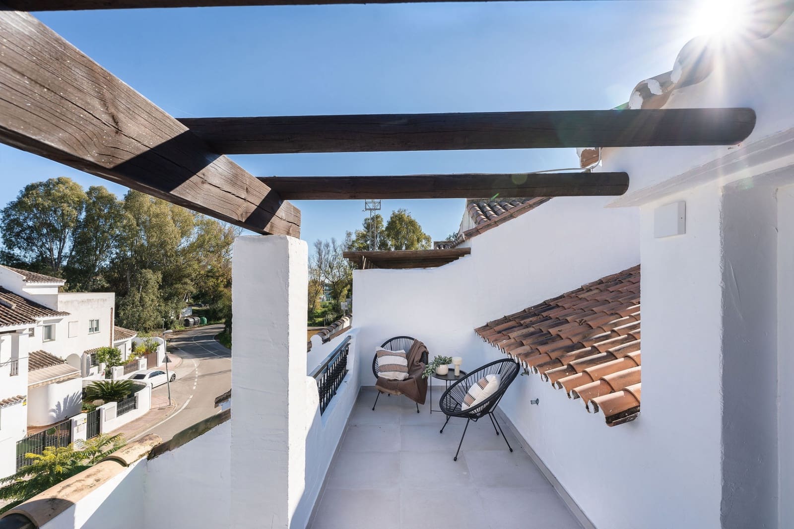 3 soverom Hus til salgs i Nueva Andalucia med svømmebasseng - € 939 000 (Ref: 9663897)