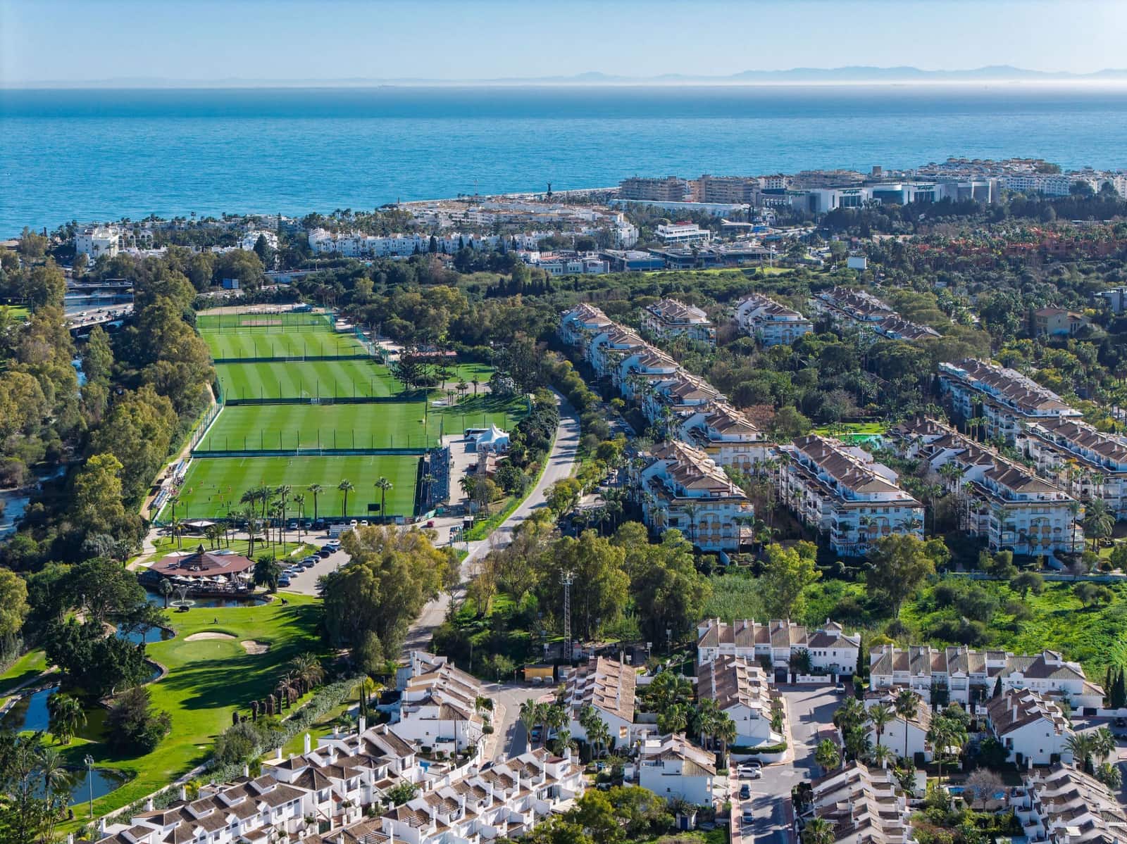 3 soverom Hus til salgs i Nueva Andalucia med svømmebasseng - € 939 000 (Ref: 9663897)