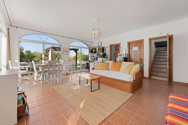 Chalet de 4 habitaciones en Alhaurín el Grande en venta con piscina - 639.000 € (Ref: 9663898)