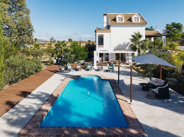 Chalet de 4 habitaciones en Alhaurín el Grande en venta con piscina - 639.000 € (Ref: 9663898)