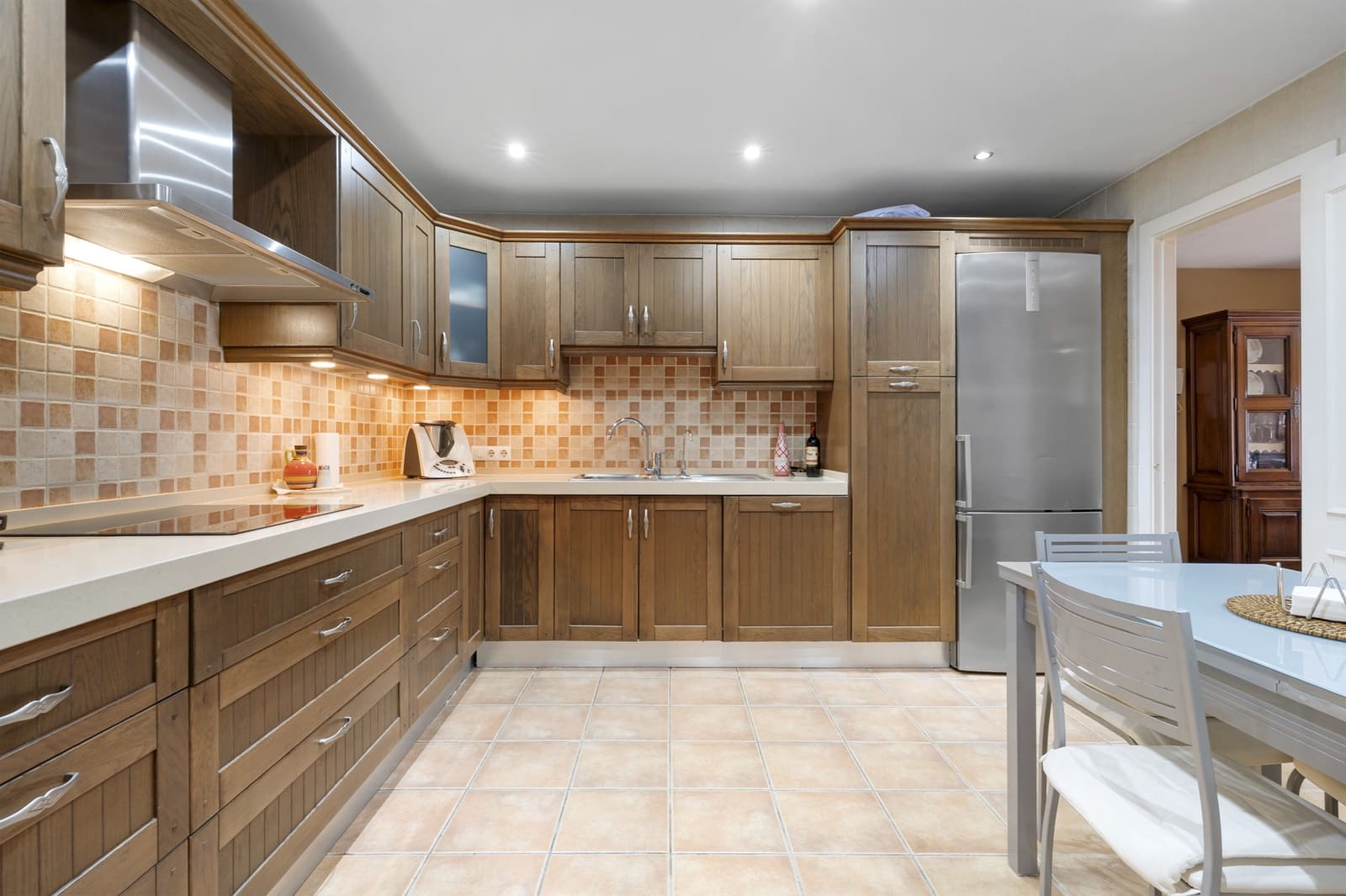 3 slaapkamer Appartement te koop in Nueva Andalucia met zwembad - € 680.000 (Ref: 9663899)