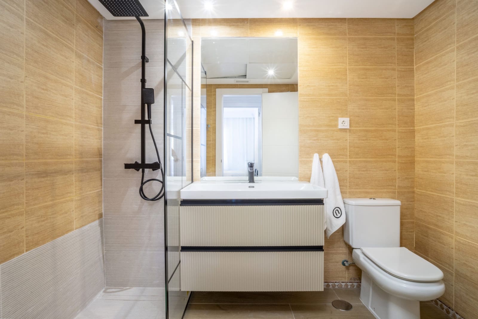 Apartamento de 2 habitaciones en Nueva Andalucia en venta con piscina - 495.000 € (Ref: 9663902)