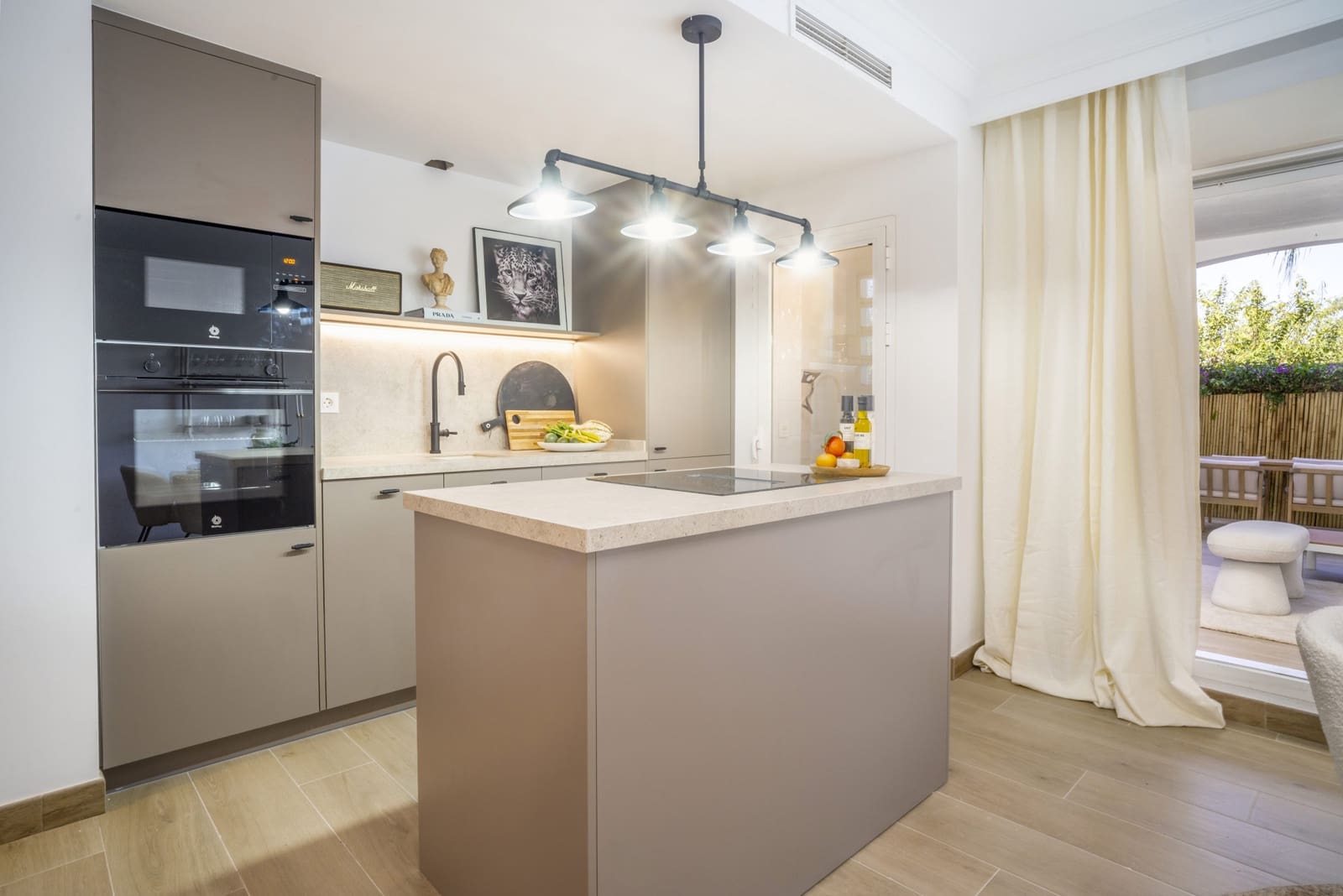 Apartamento de 2 habitaciones en Nueva Andalucia en venta con piscina - 495.000 € (Ref: 9663902)