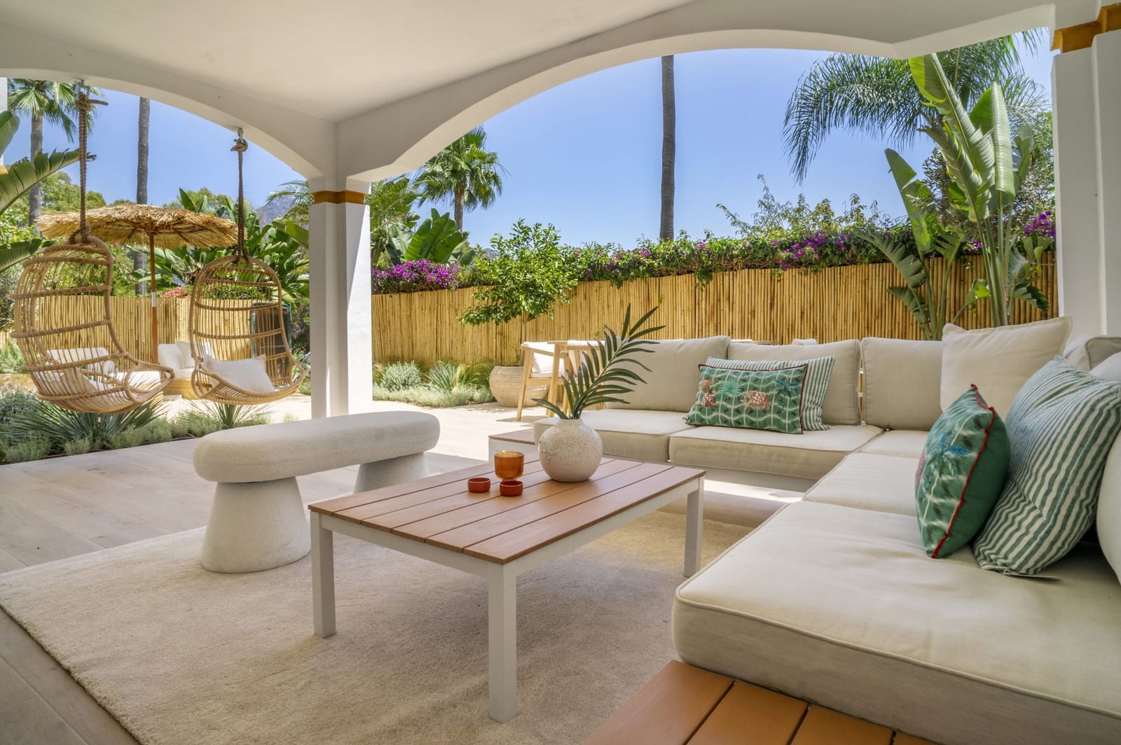 Apartamento de 2 habitaciones en Nueva Andalucia en venta con piscina - 495.000 € (Ref: 9663902)