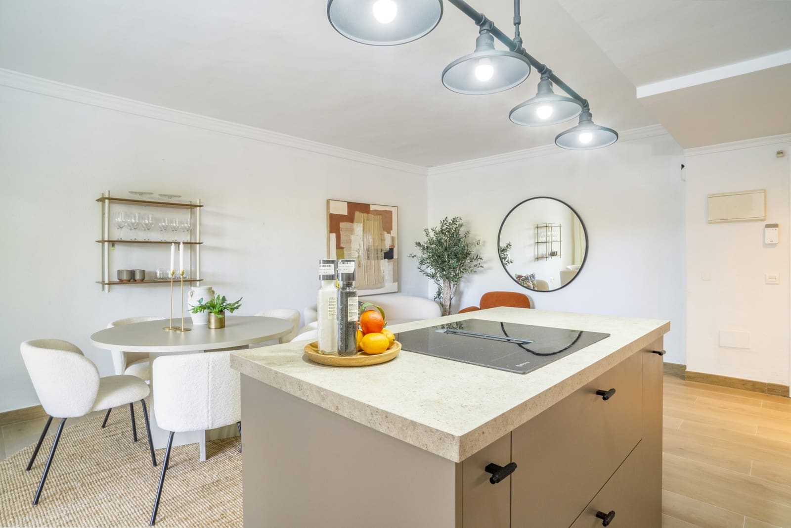 Apartamento de 2 habitaciones en Nueva Andalucia en venta con piscina - 495.000 € (Ref: 9663902)