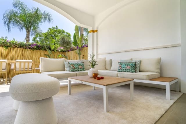 Apartamento de 2 habitaciones en La Dama de Noche - La Alzambra, Marbella en venta con piscina - 495.000 € (Ref: 9663902)