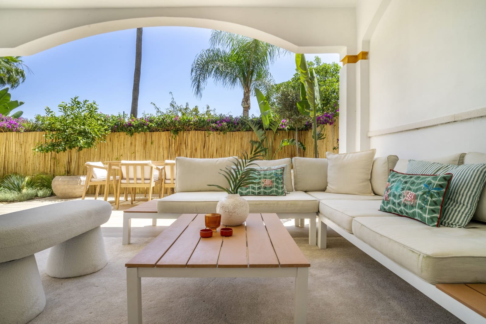 Apartamento de 2 habitaciones en Nueva Andalucia en venta con piscina - 495.000 € (Ref: 9663902)