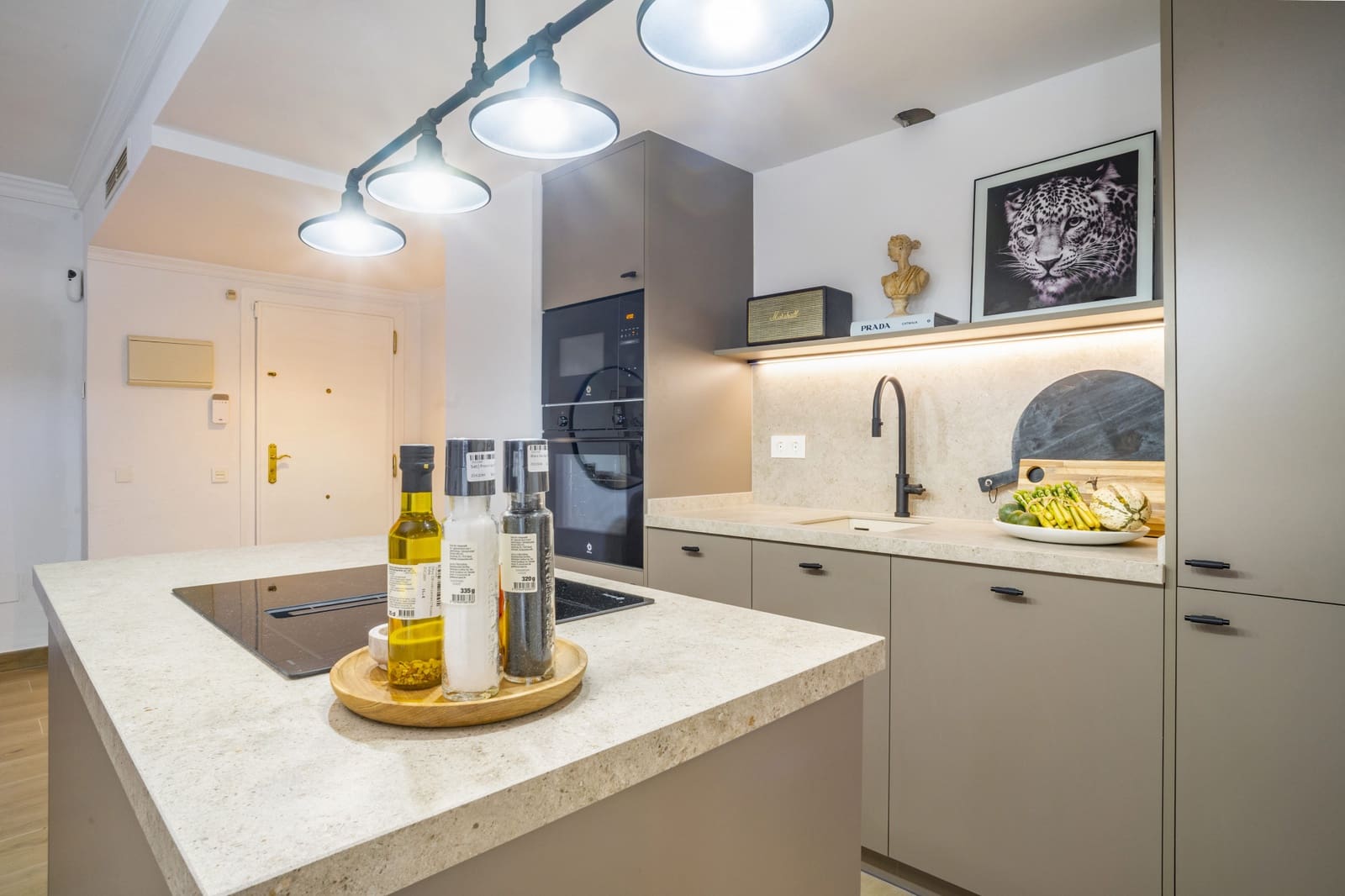 Apartamento de 2 habitaciones en Nueva Andalucia en venta con piscina - 495.000 € (Ref: 9663902)