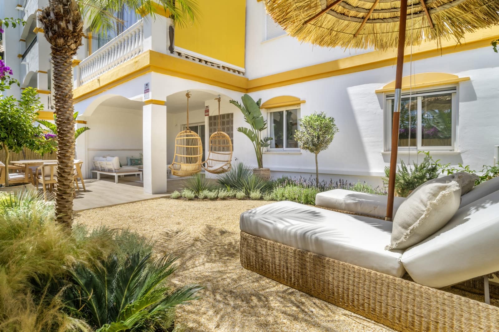 Apartamento de 2 habitaciones en Nueva Andalucia en venta con piscina - 495.000 € (Ref: 9663902)