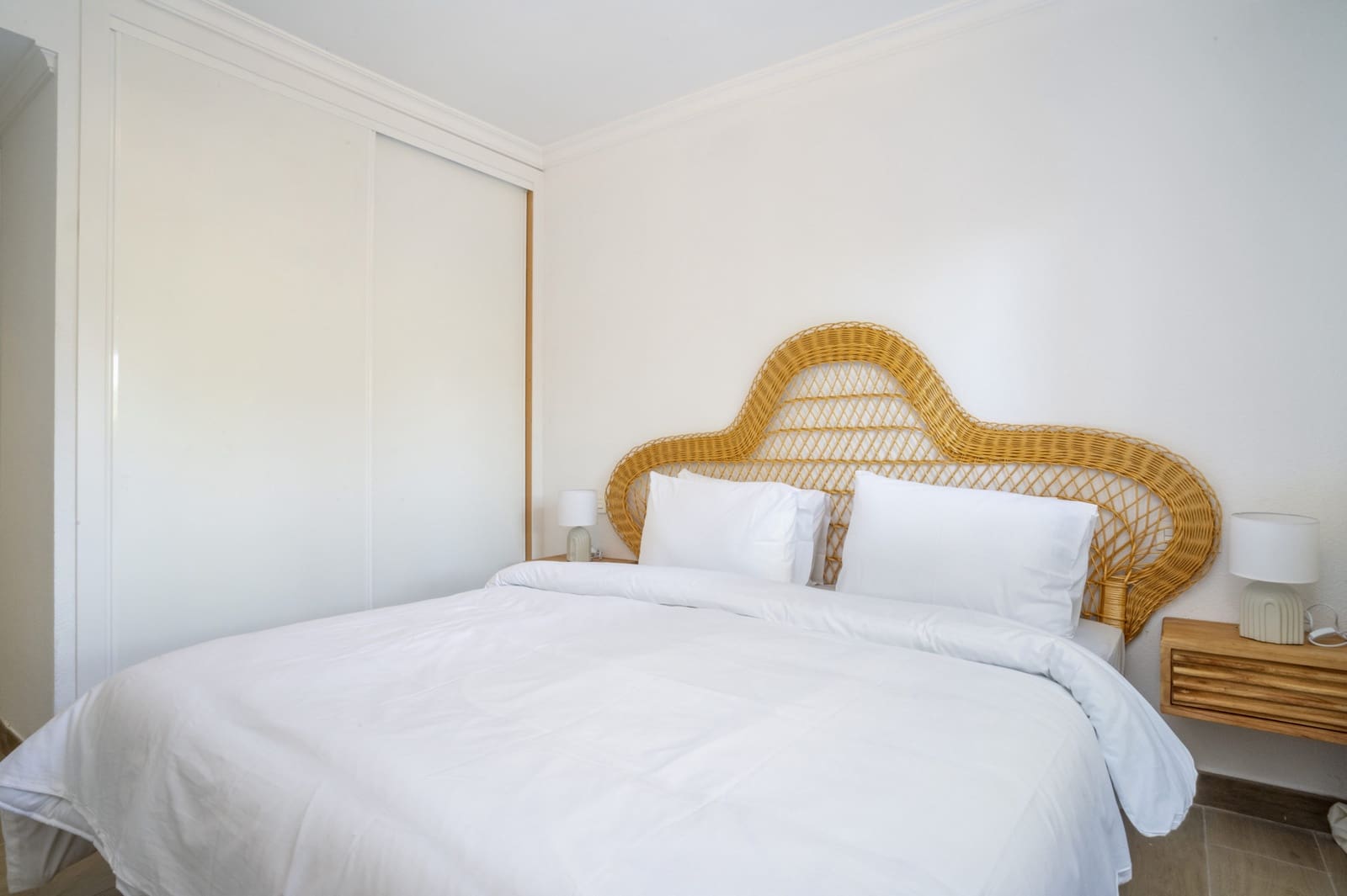 Apartamento de 2 habitaciones en Nueva Andalucia en venta con piscina - 495.000 € (Ref: 9663902)