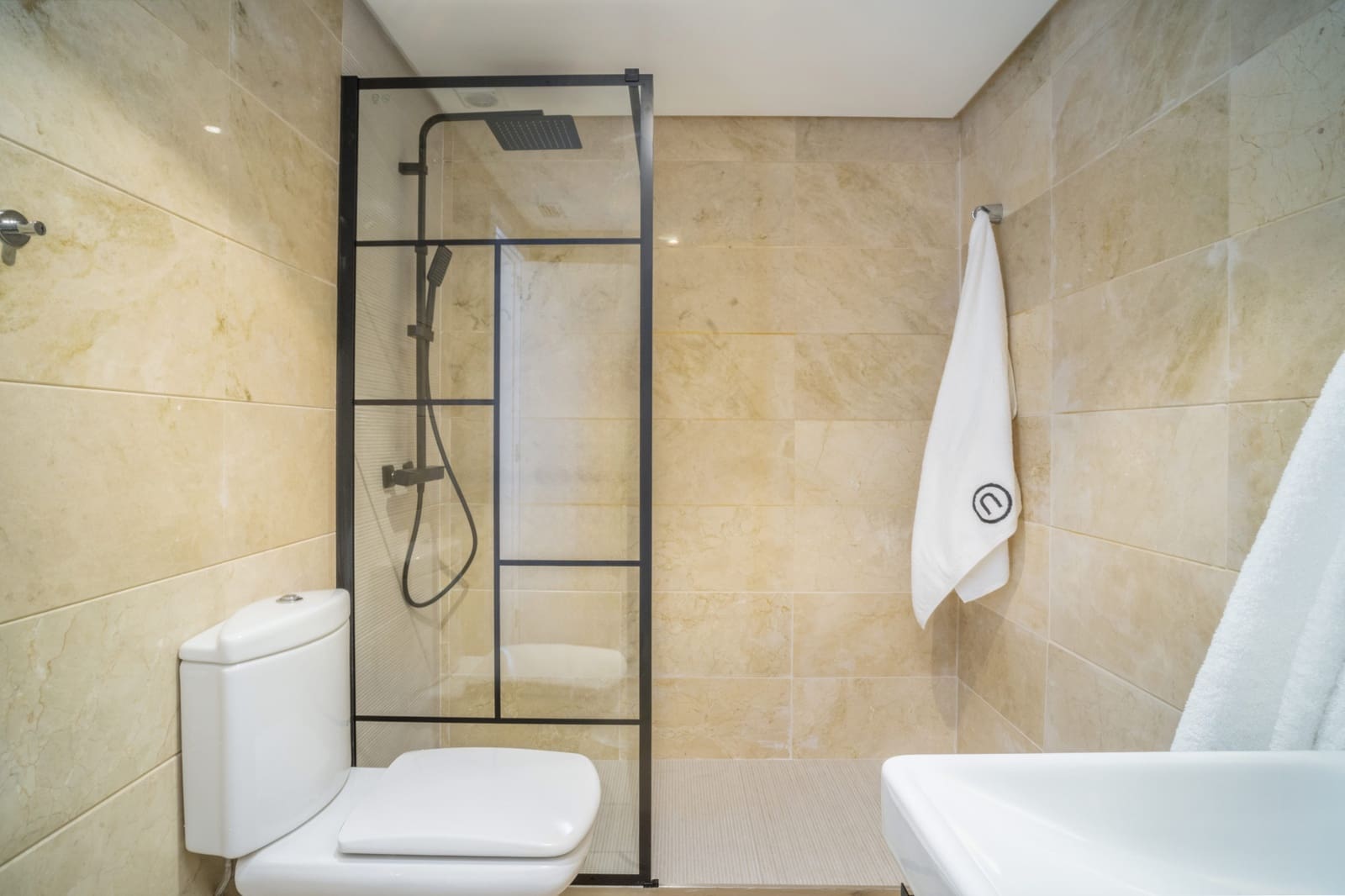 Apartamento de 2 habitaciones en Nueva Andalucia en venta con piscina - 495.000 € (Ref: 9663902)