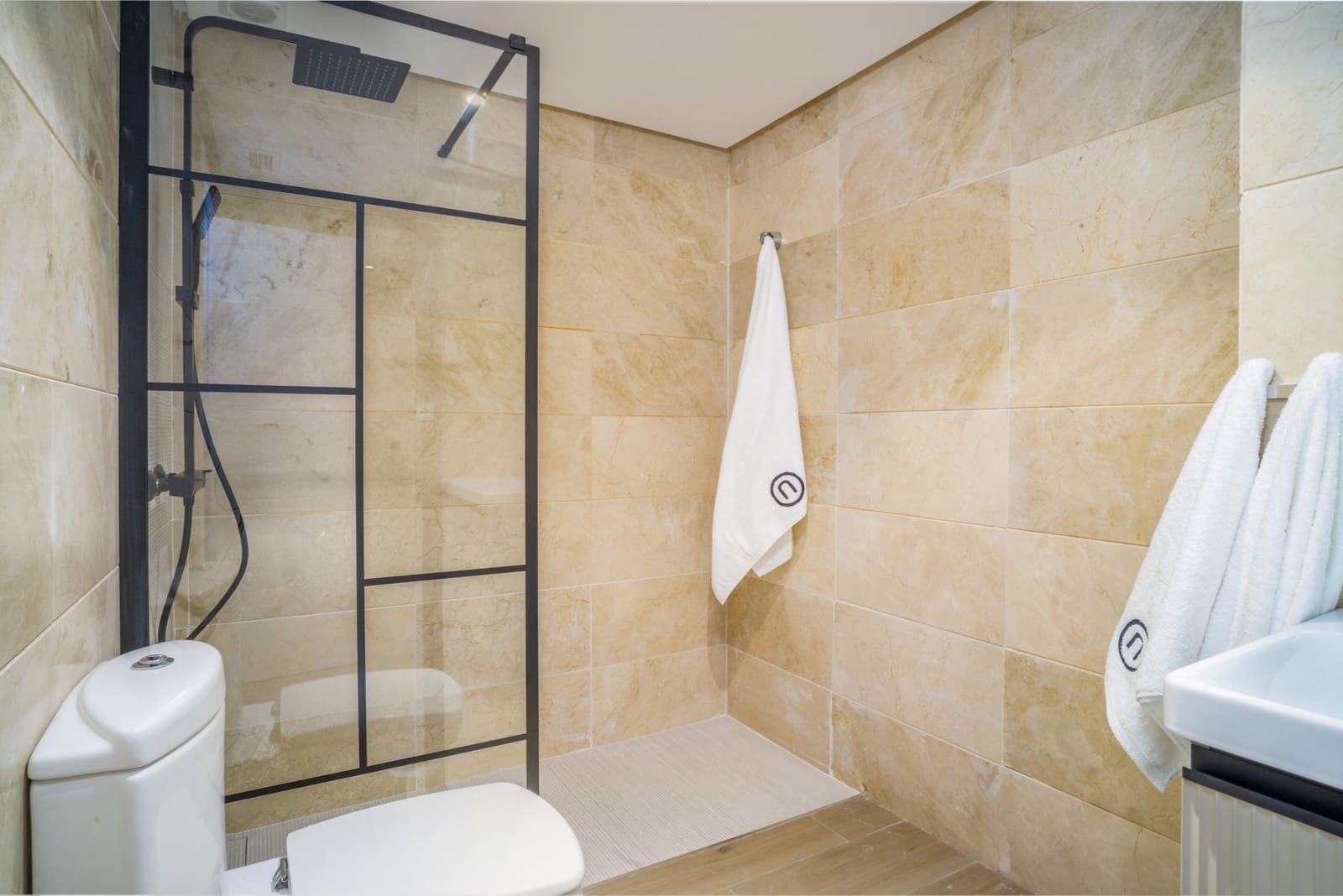 Apartamento de 2 habitaciones en Nueva Andalucia en venta con piscina - 495.000 € (Ref: 9663902)