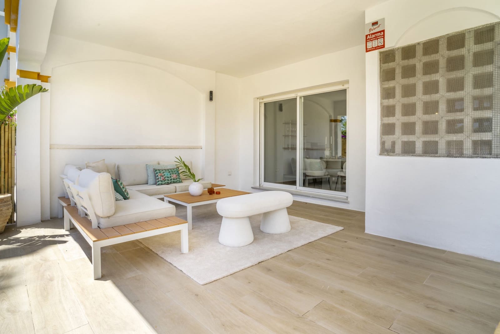Apartamento de 2 habitaciones en Nueva Andalucia en venta con piscina - 495.000 € (Ref: 9663902)