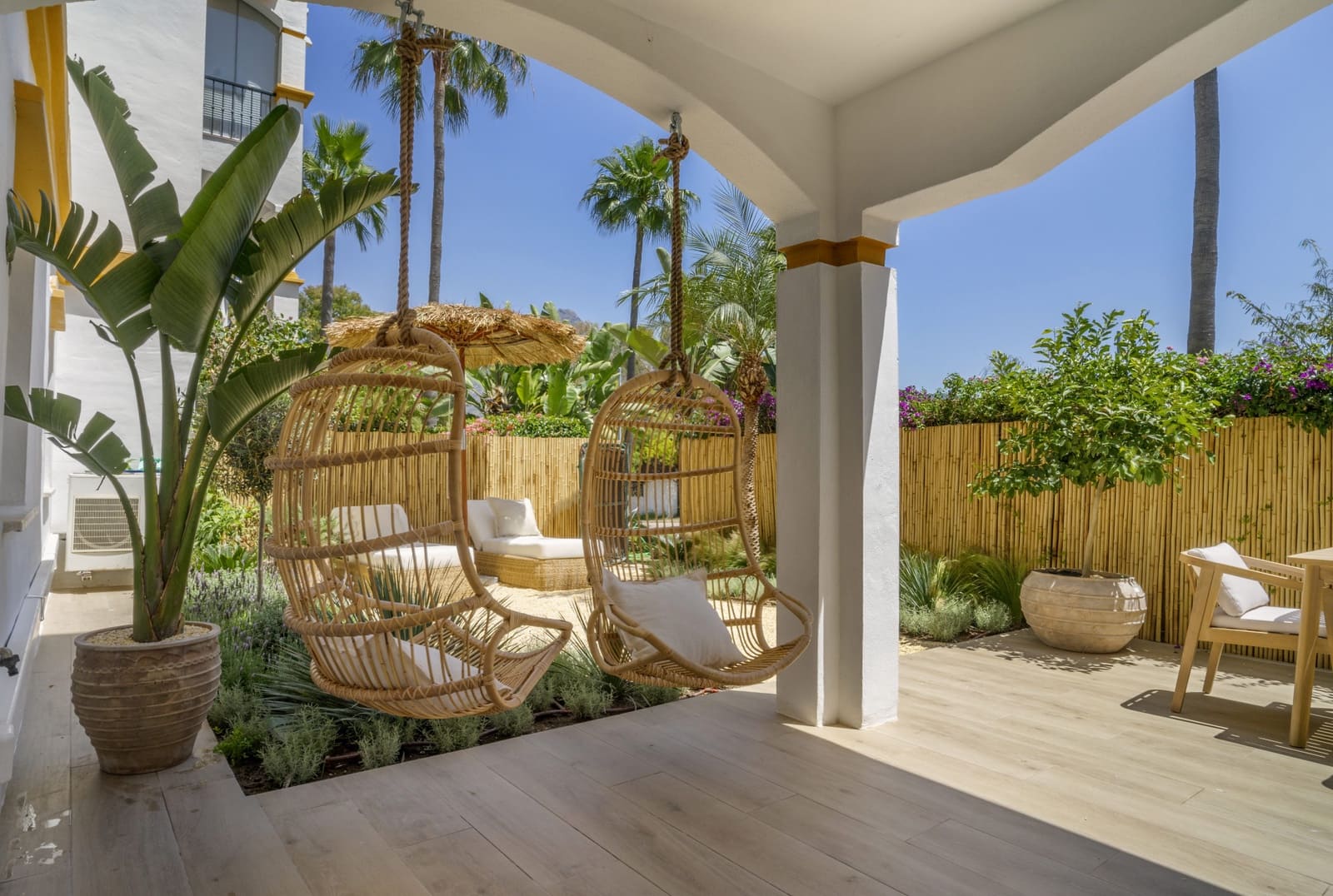 Apartamento de 2 habitaciones en Nueva Andalucia en venta con piscina - 495.000 € (Ref: 9663902)