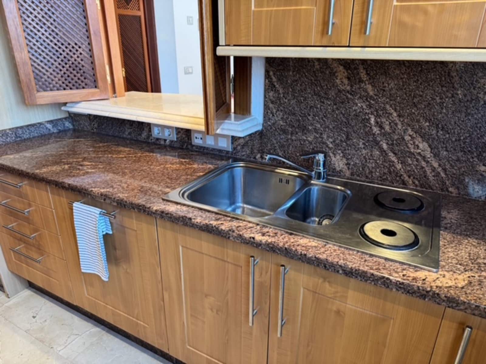 2 slaapkamer Appartement te koop in Estepona met zwembad - € 595.000 (Ref: 9663905)