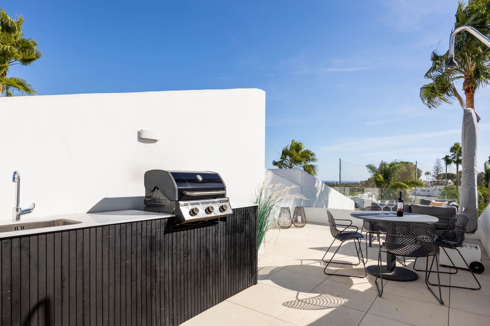 Apartamento de 2 habitaciones en Nueva Andalucia en venta con piscina - 495.000 € (Ref: 9663910)