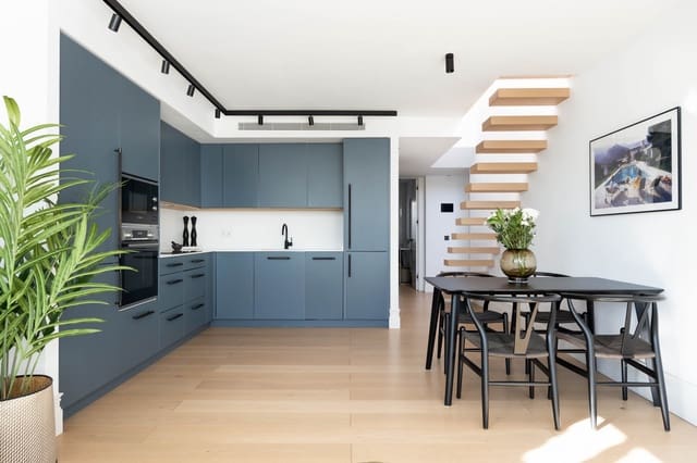 Apartamento de 2 habitaciones en La Dama de Noche - La Alzambra, Marbella en venta con piscina - 495.000 € (Ref: 9663910)