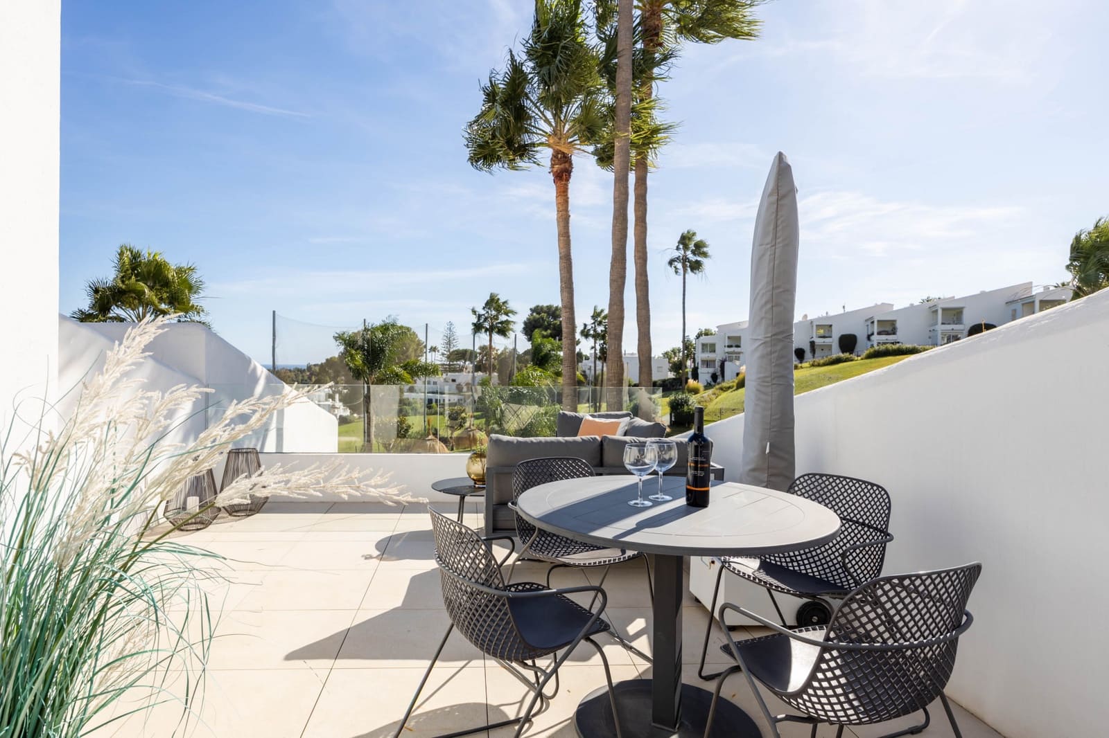 Apartamento de 2 habitaciones en Nueva Andalucia en venta con piscina - 495.000 € (Ref: 9663910)