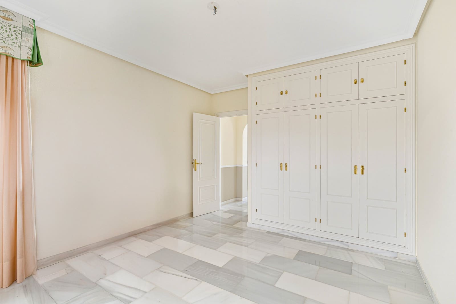 3 slaapkamer Villa te koop in Mijas Costa met zwembad - € 995.000 (Ref: 9663914)