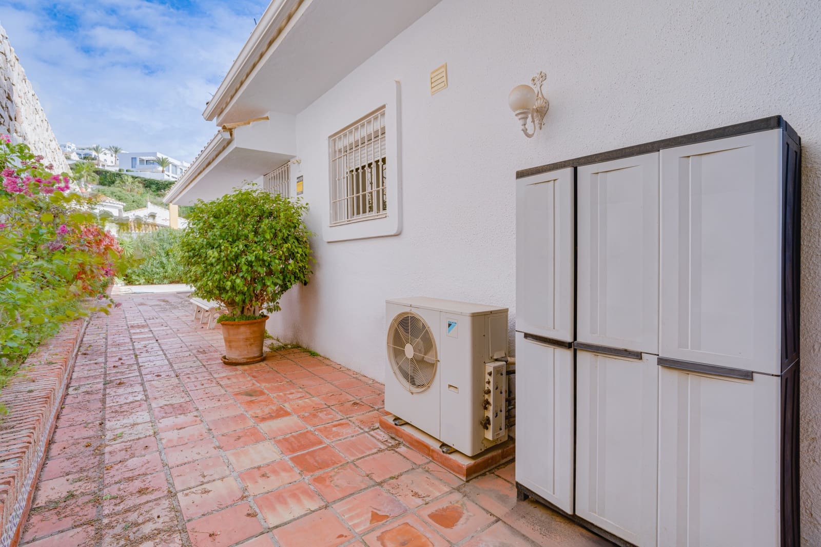 3 slaapkamer Villa te koop in Mijas Costa met zwembad - € 995.000 (Ref: 9663914)