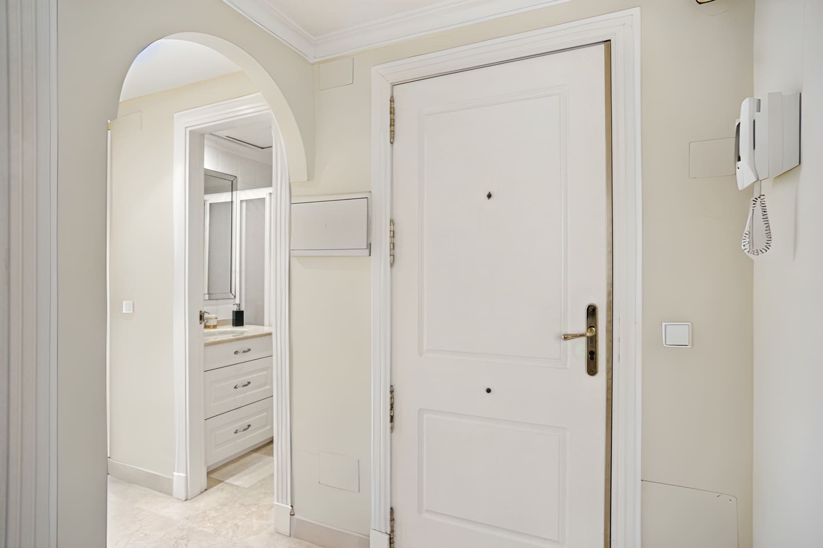 2 slaapkamer Appartement te koop in Puerto Banus met zwembad - € 1.100.000 (Ref: 9663915)