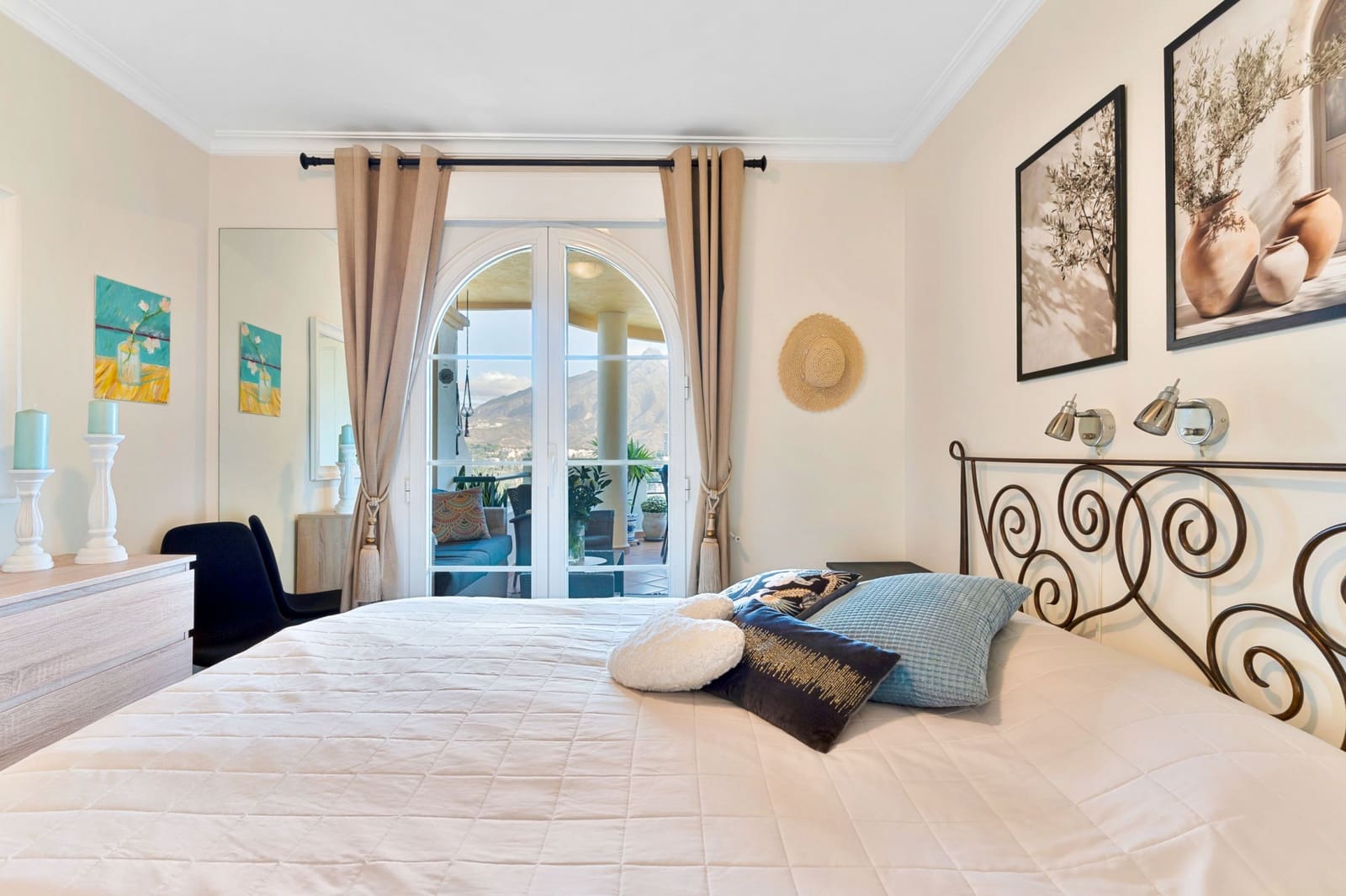 2 slaapkamer Appartement te koop in Nueva Andalucia met zwembad - € 499.000 (Ref: 9663924)