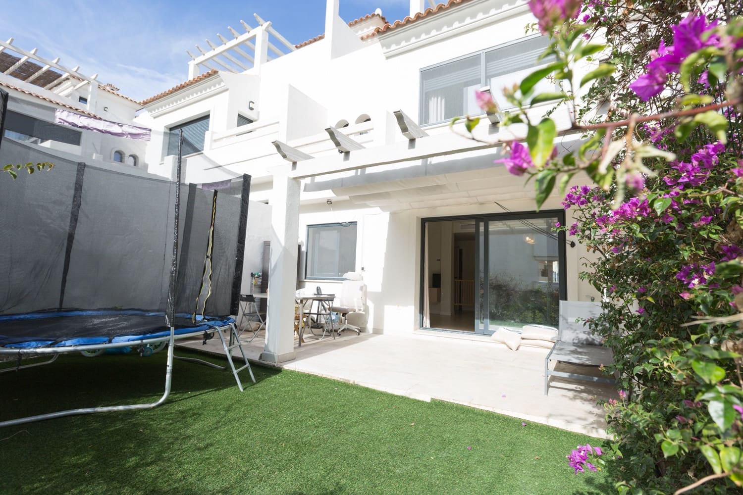 3 sypialnia Dom na sprzedaż w Estepona z basenem - 549 000 € (Ref: 9663926)