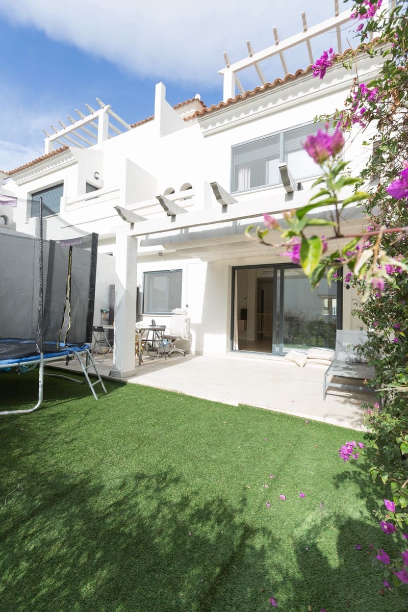 3 sypialnia Dom na sprzedaż w Estepona z basenem - 549 000 € (Ref: 9663926)