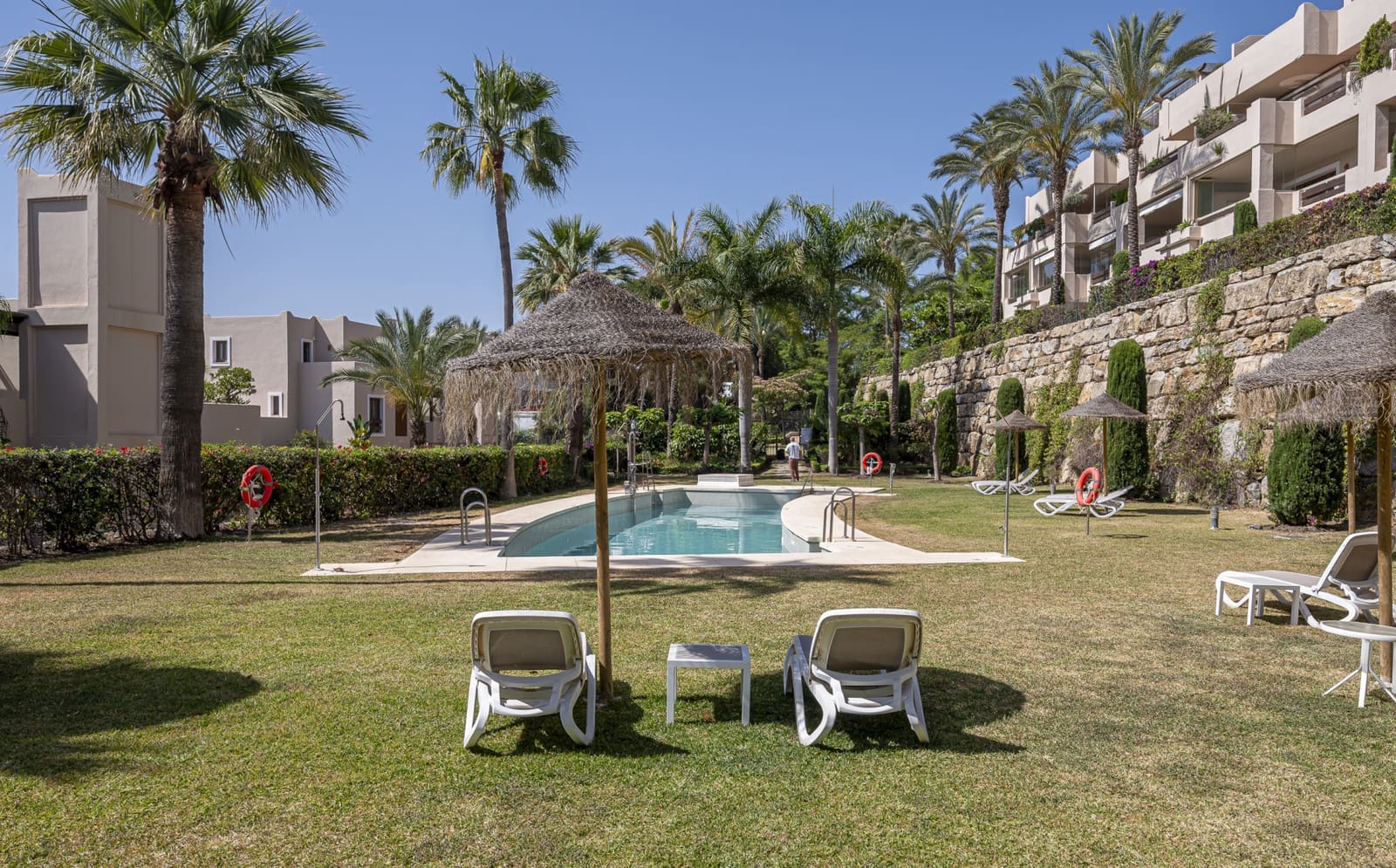 2 bedroom Apartment for sale in Estepona with pool garage - € 579,000 (Ref: 9663930)
