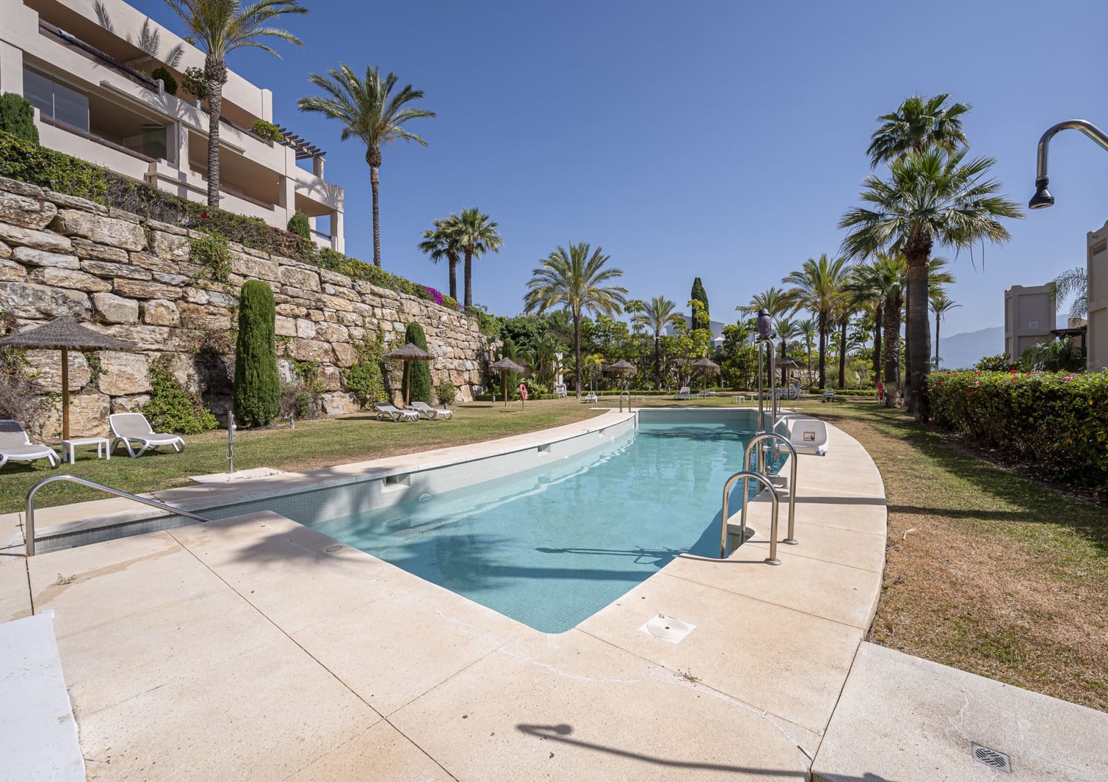 2 bedroom Apartment for sale in Estepona with pool garage - € 579,000 (Ref: 9663930)
