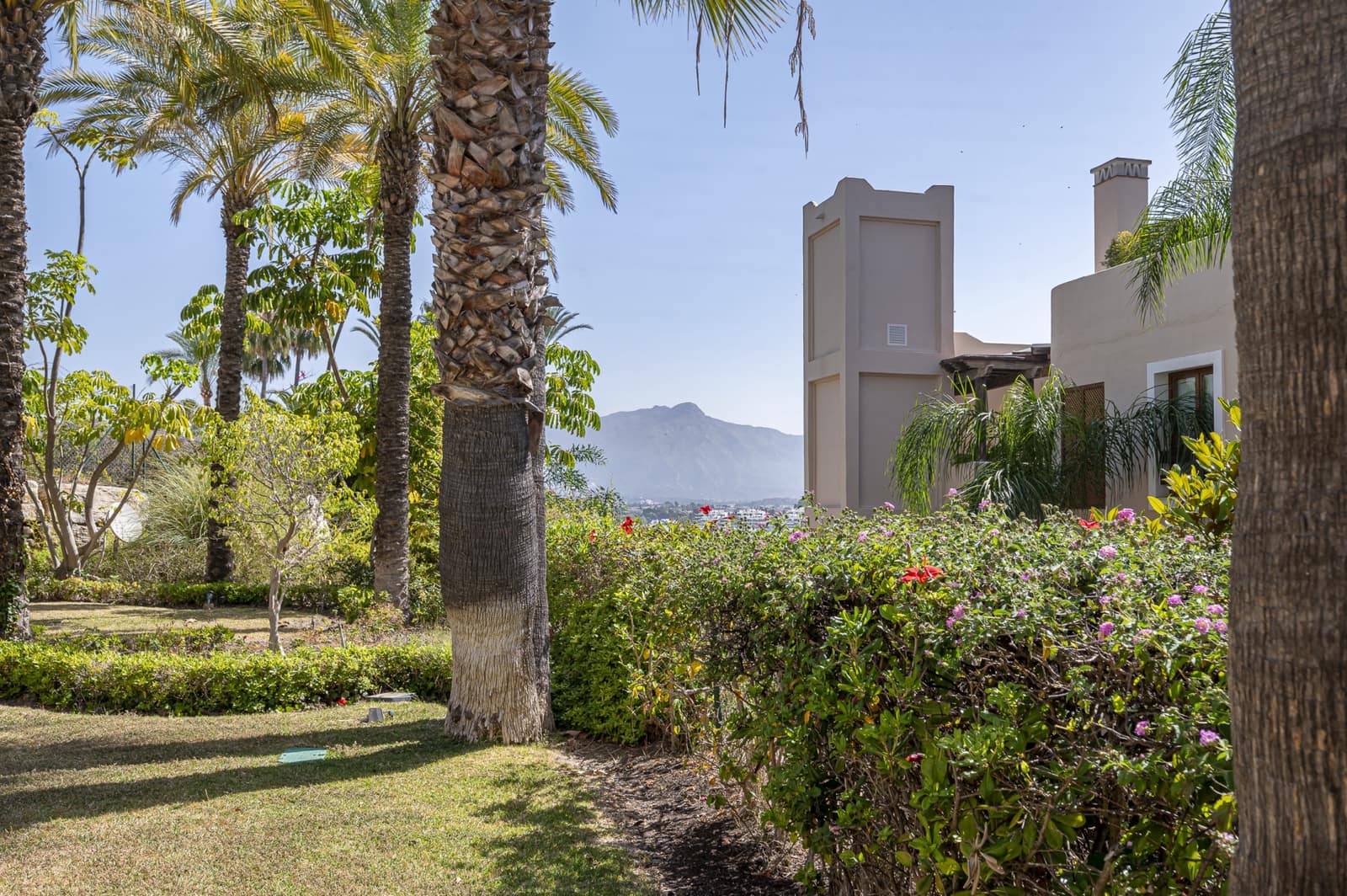 2 bedroom Apartment for sale in Estepona with pool garage - € 579,000 (Ref: 9663930)