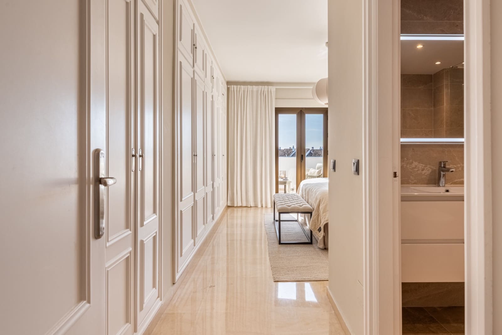 Apartamento de 2 habitaciones en Nueva Andalucia en venta con piscina - 858.000 € (Ref: 9663933)