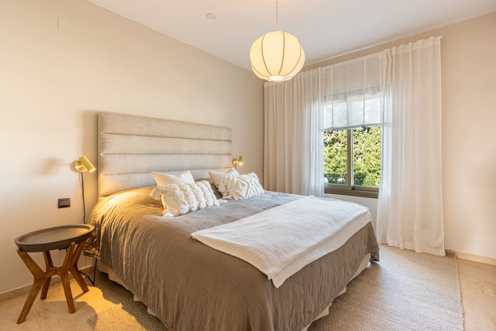 Apartamento de 2 habitaciones en Nueva Andalucia en venta con piscina - 858.000 € (Ref: 9663933)